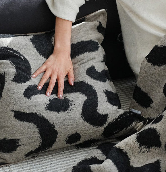 Modern Sofa Pillows for Couch, Contemporary Modern Sofa Pillows, Decorative Throw Pillows for Bedroom, Large Modern Pillow for Bedroom-HomePaintingDecor