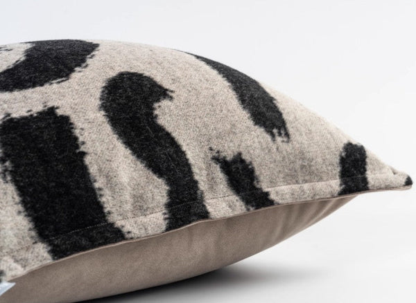 Modern Sofa Pillows for Couch, Contemporary Modern Sofa Pillows, Decorative Throw Pillows for Bedroom, Large Modern Pillow for Bedroom-HomePaintingDecor