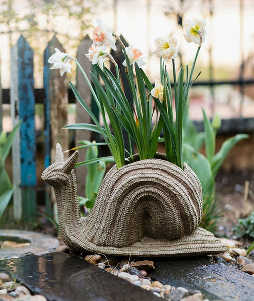 Cute Snail Statues, Garden Animal Statues, Snail Flowerpot for Garden Decoration, Unique Modern Garden Sculptures, Creative Villa Outdoor Gardening Ideas-HomePaintingDecor