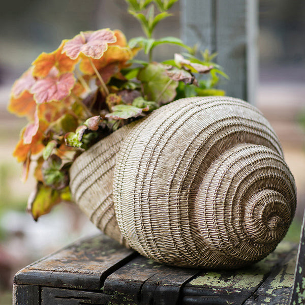 Snail Flowerpot for Garden Decoration, Cute Snail Statues, Garden Animal Statues, Unique Modern Garden Sculptures, Creative Villa Outdoor Gardening Ideas-HomePaintingDecor